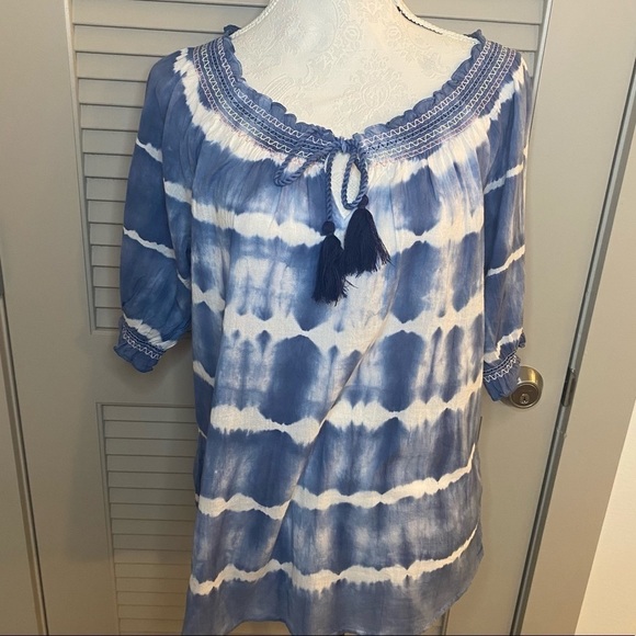new directions Tops - New Directions Ombré Tie Dye Top With Tassle Ties Size Small New With Tags